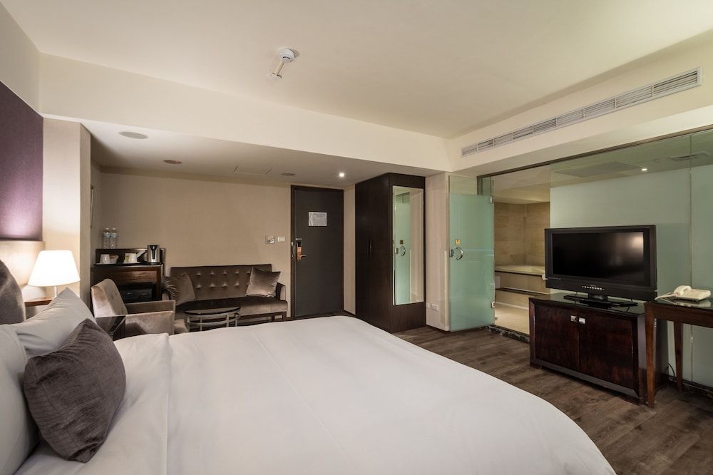 Premier Vip, King, City View, Bathtub