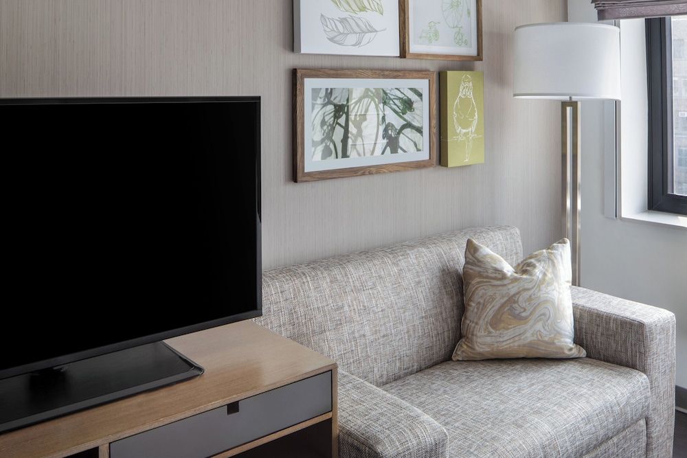 Element New York Times Square West Traditional Room, 1 King Bed 4