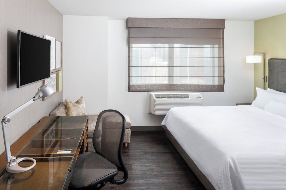 Studio, 1 King Bed, City View
