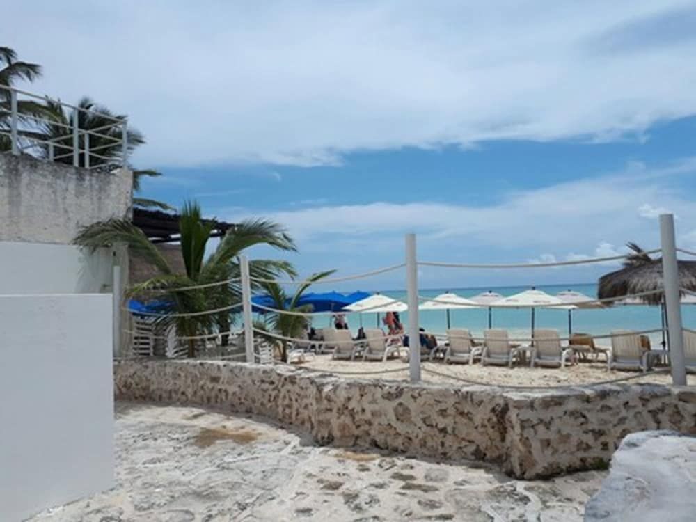 undefined Pelicano Inn Playa del Carmen - Beachfront Hotel 9