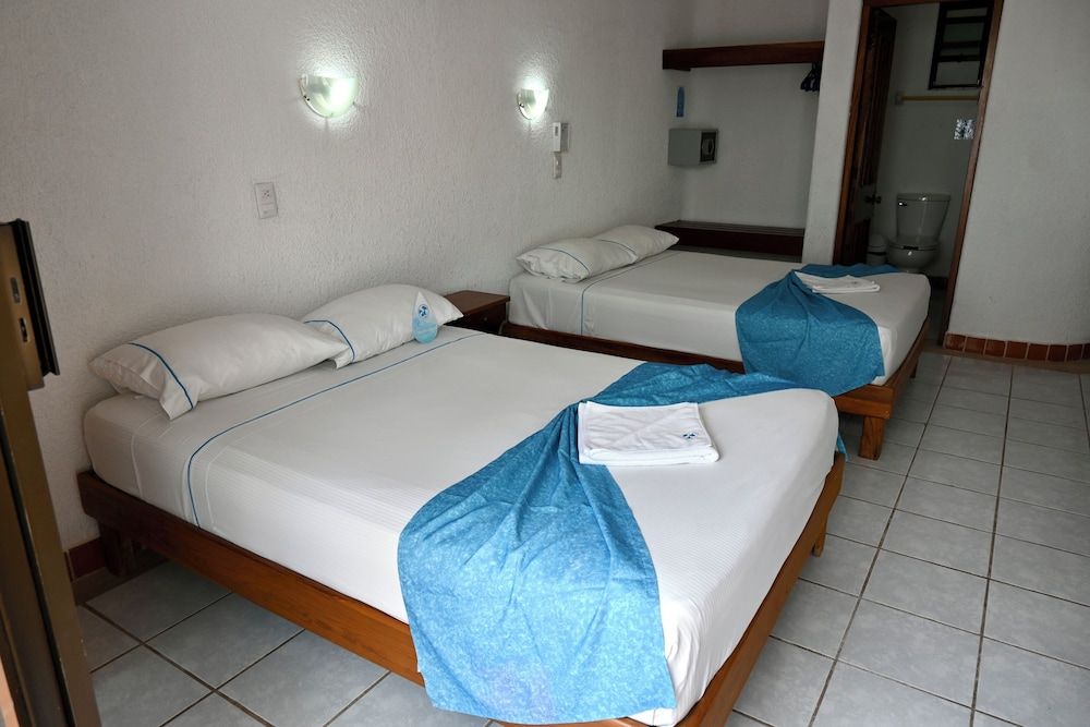 Pelicano Inn Playa del Carmen - Beachfront Hotel Standard Room, 2 Double Beds 3