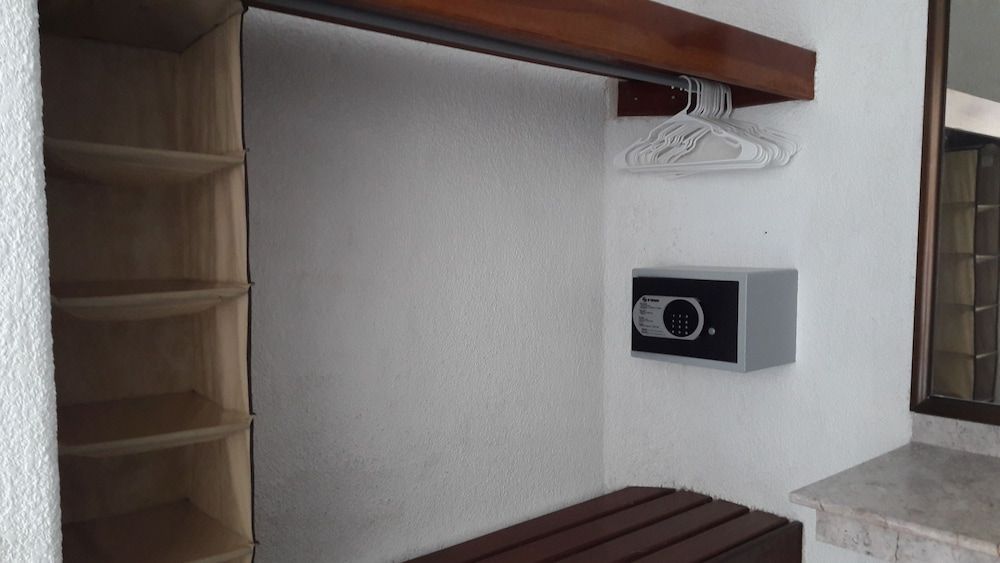 Pelicano Inn Playa del Carmen - Beachfront Hotel Standard Room, 2 Double Beds 6