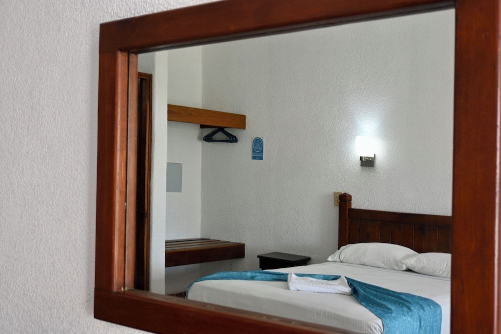 Pelicano Inn Playa del Carmen - Beachfront Hotel Standard Room, 2 Double Beds 4