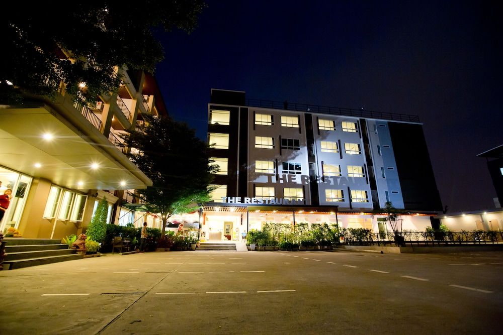 undefined Sinsuvarn Airport Suite 5