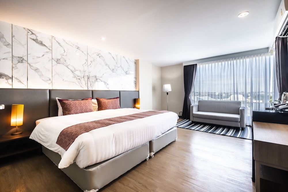 undefined Sinsuvarn Airport Suite 7