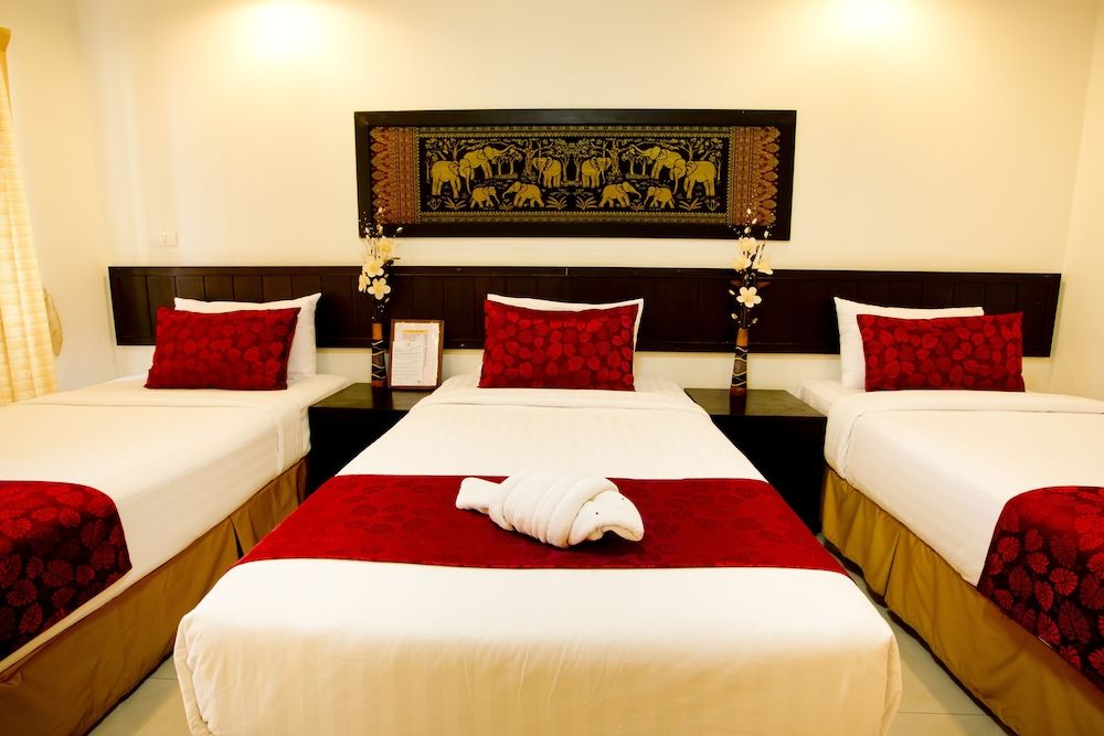 Sinsuvarn Airport Suite Deluxe Triple 4