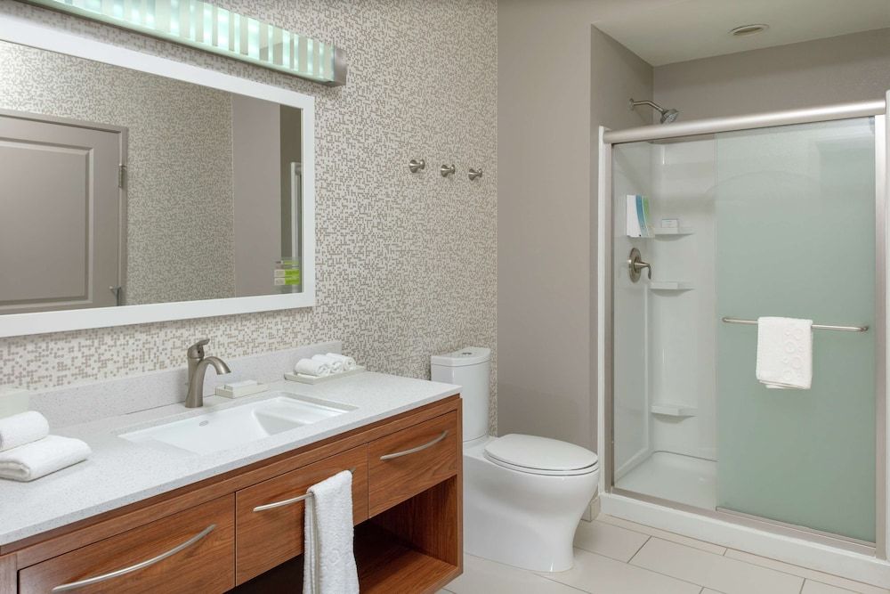Suite, 1 King Bed, Accessible (Hearing)
