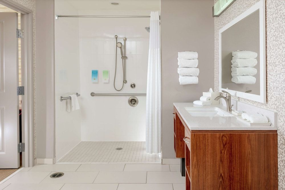 Suite, 1 King Bed, Accessible (Roll-in Shower)