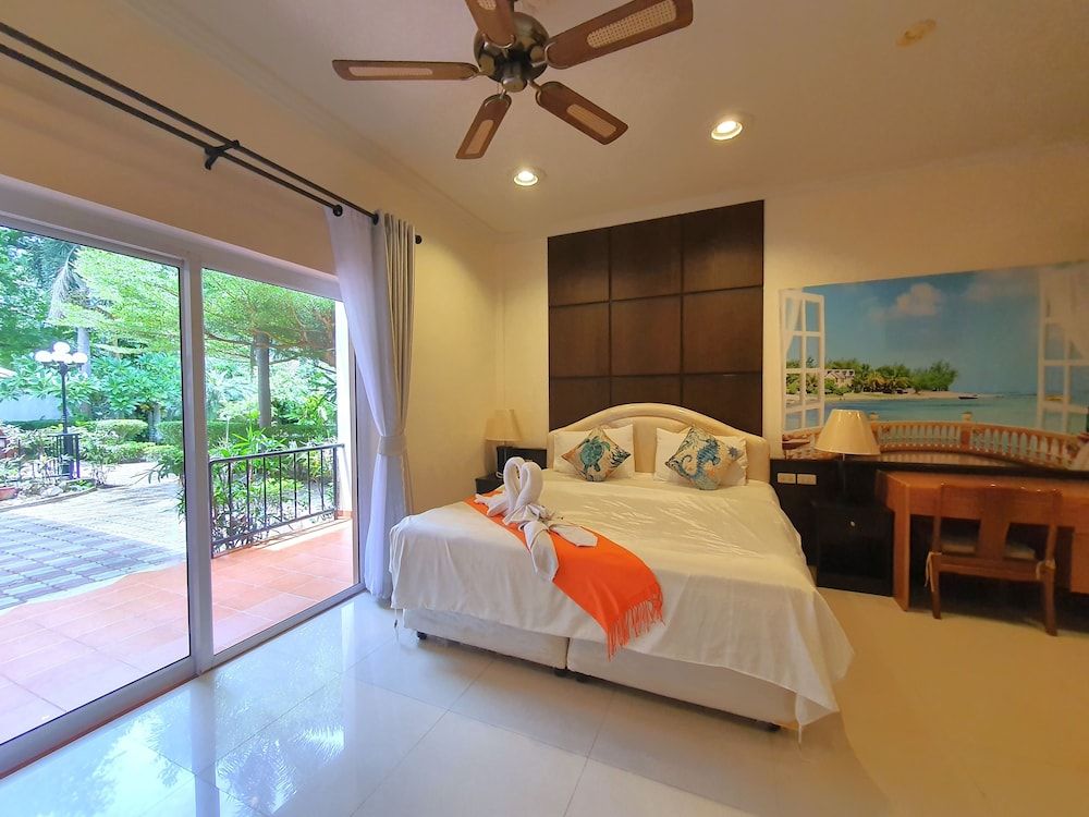Serene Sands Health Resort Deluxe Room 3