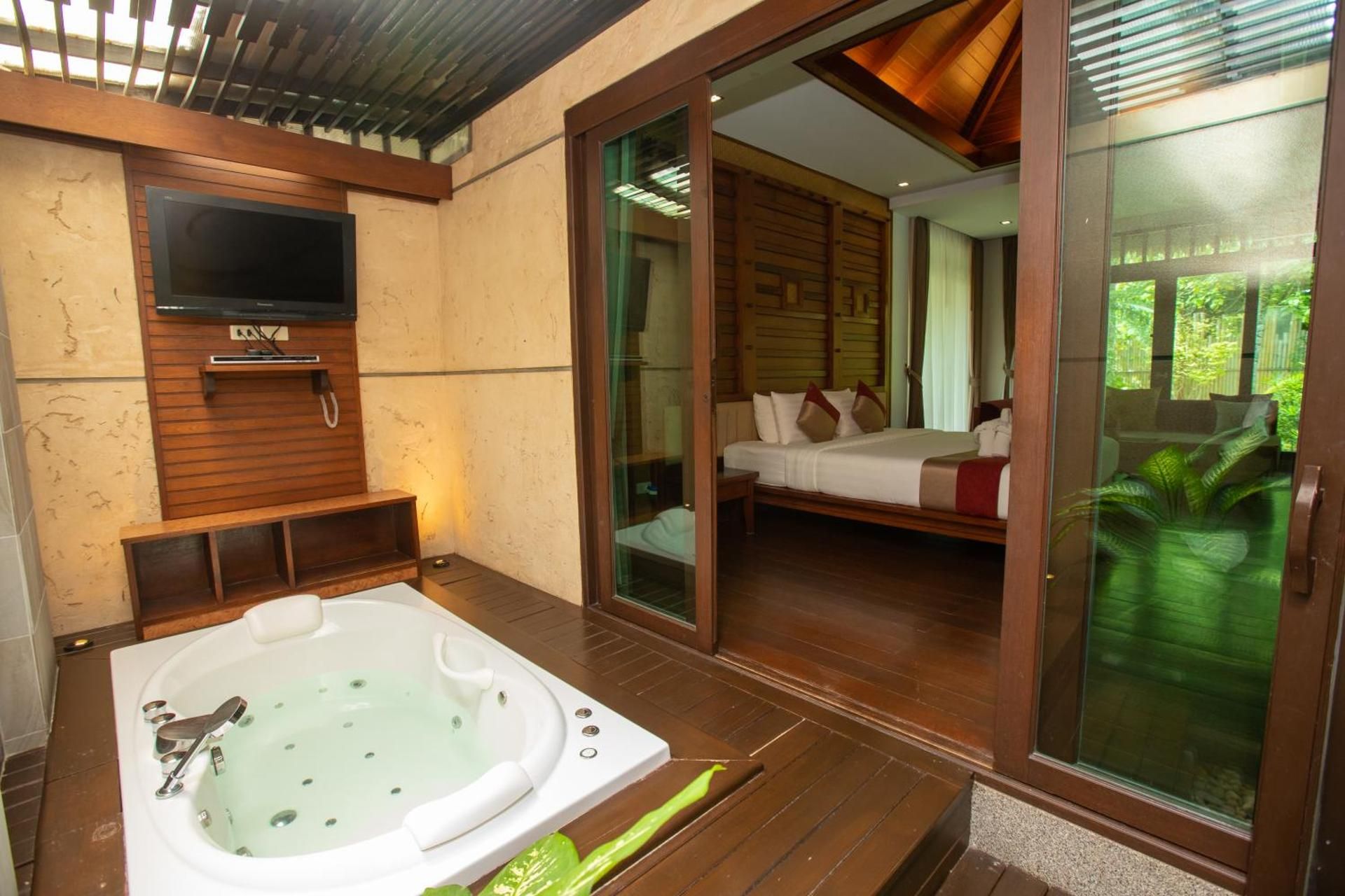 Railay Village Resort jacuzzi villa 2