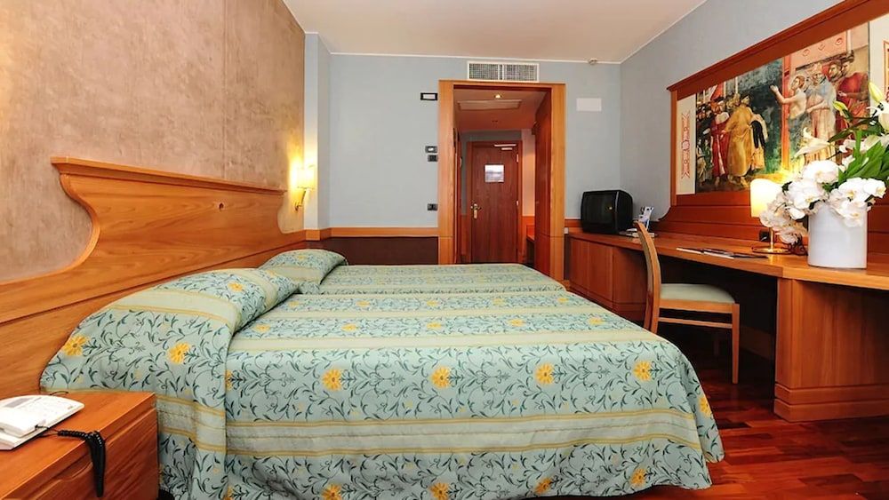 BV Grand Hotel Assisi Family Room 3