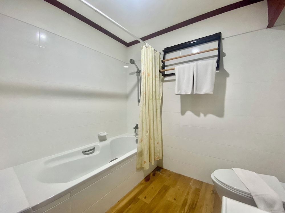 Patong Palace Hotel Superior Double Room 7