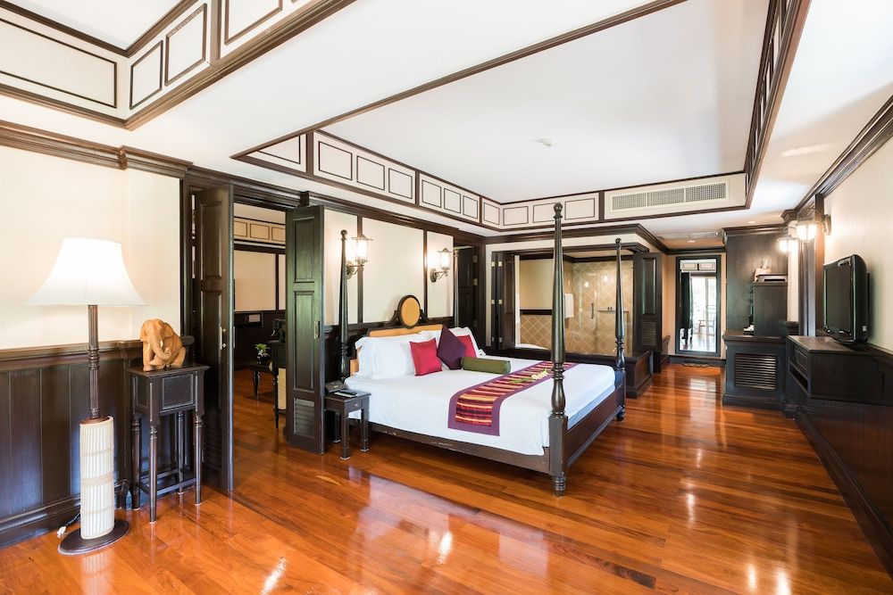 Honeymoon Suite