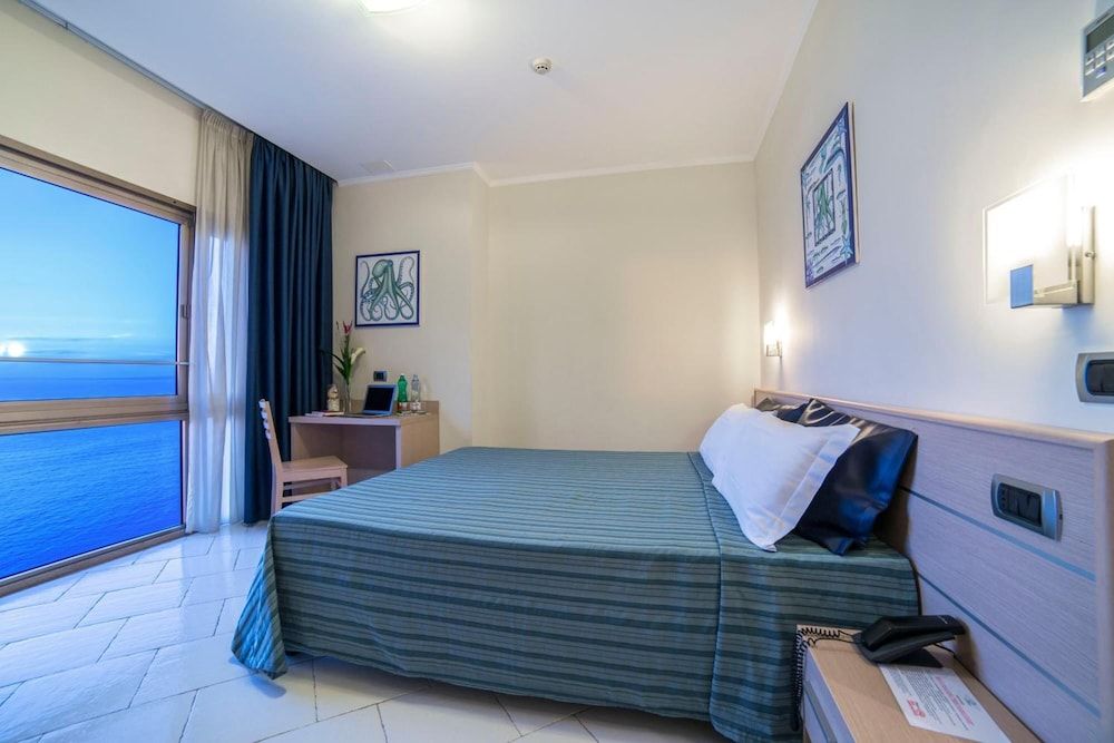 Deluxe Double or Twin Room, Sea View