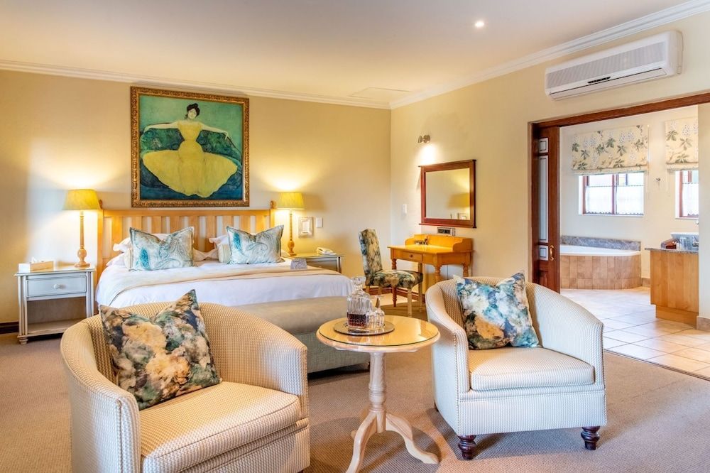 Oliver's Restaurant & Lodge Luxury Room 2