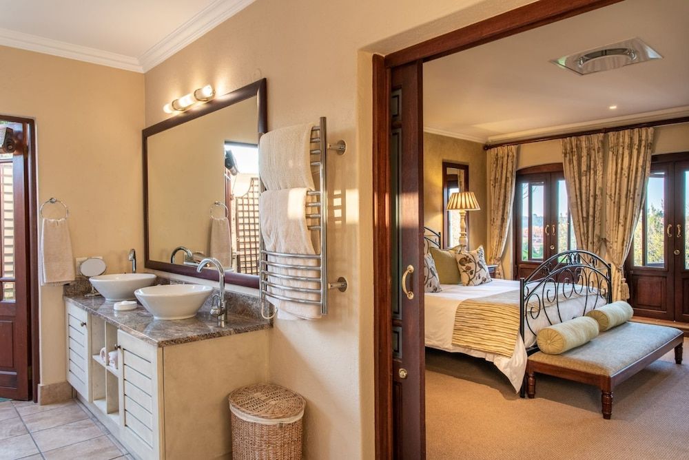 Oliver's Restaurant & Lodge Executive Suite 2