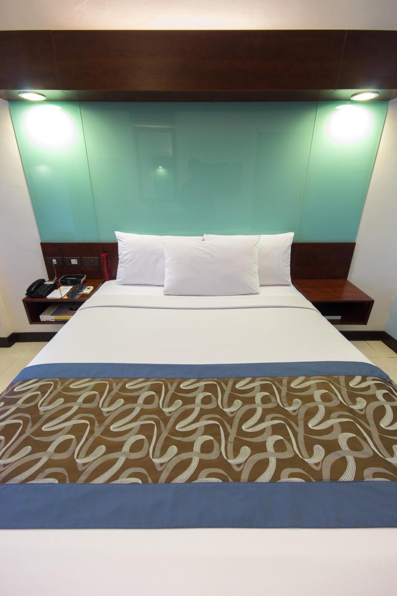 1 Queen Bed, Mobility Accessible Room, Non-Smoking
