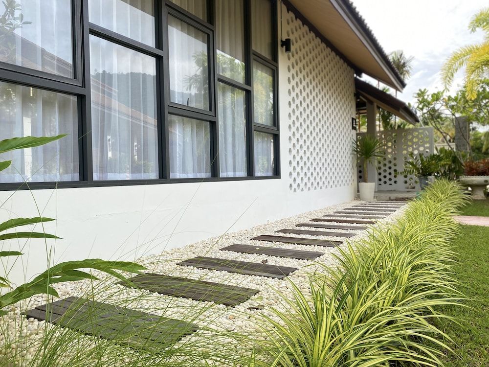 undefined BLU PINE Villa & Pool Access 7