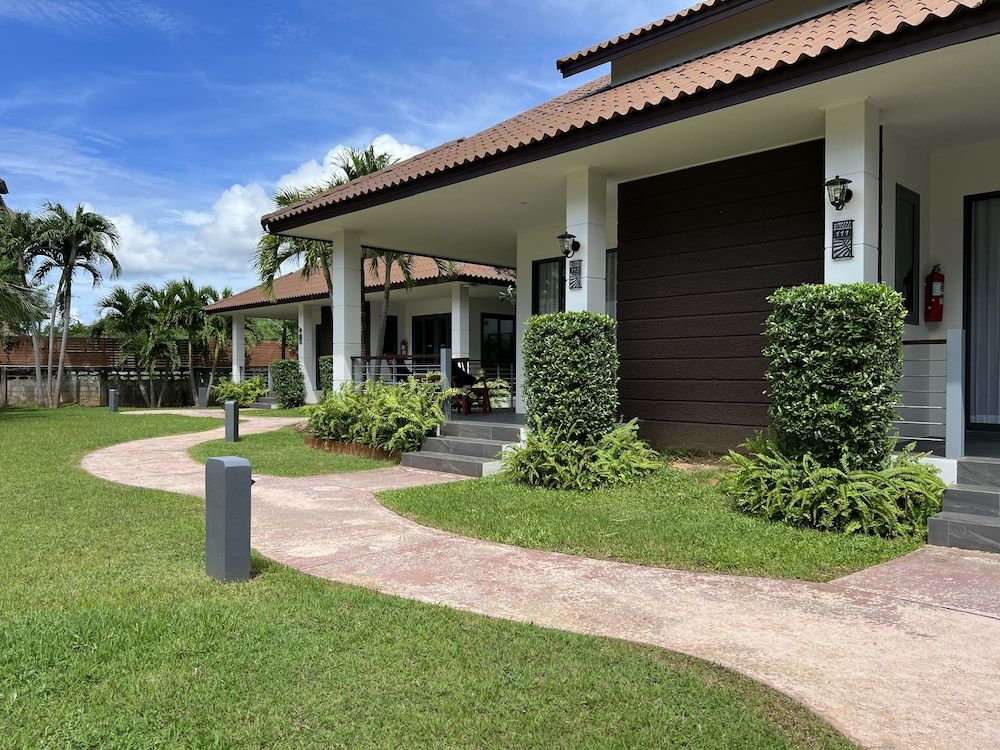 undefined BLU PINE Villa & Pool Access 5