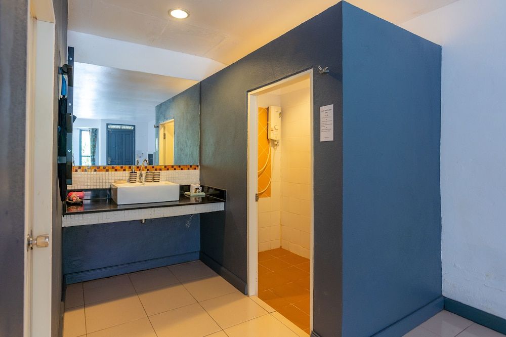 Koh Chang Cliff Beach Resort Budget Room (No Seaview) 5