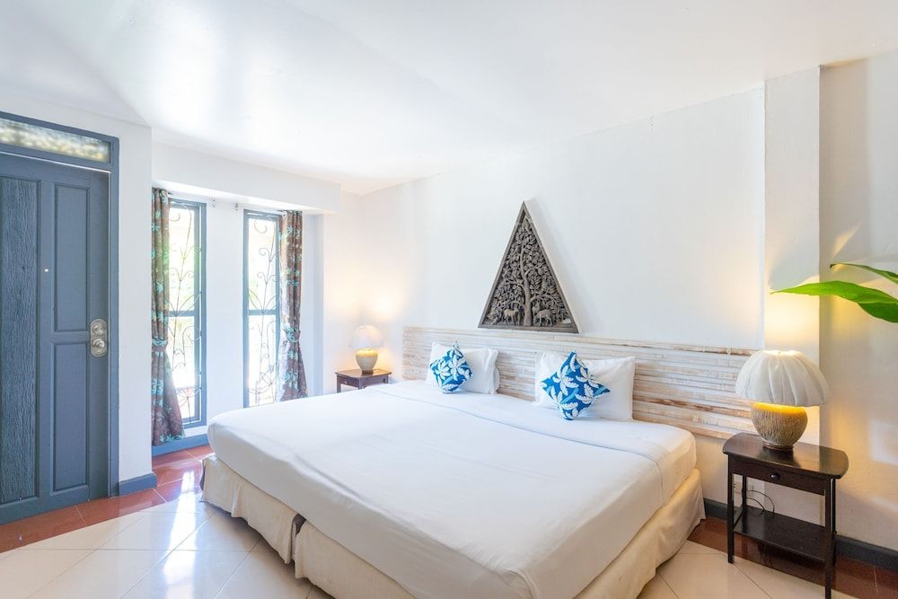 Koh Chang Cliff Beach Resort Budget Room (No Seaview)