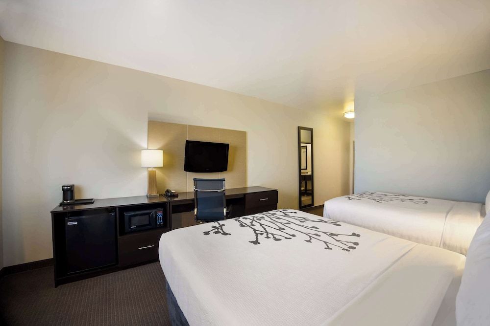 Standard Room, 2 Queen Beds, Non Smoking