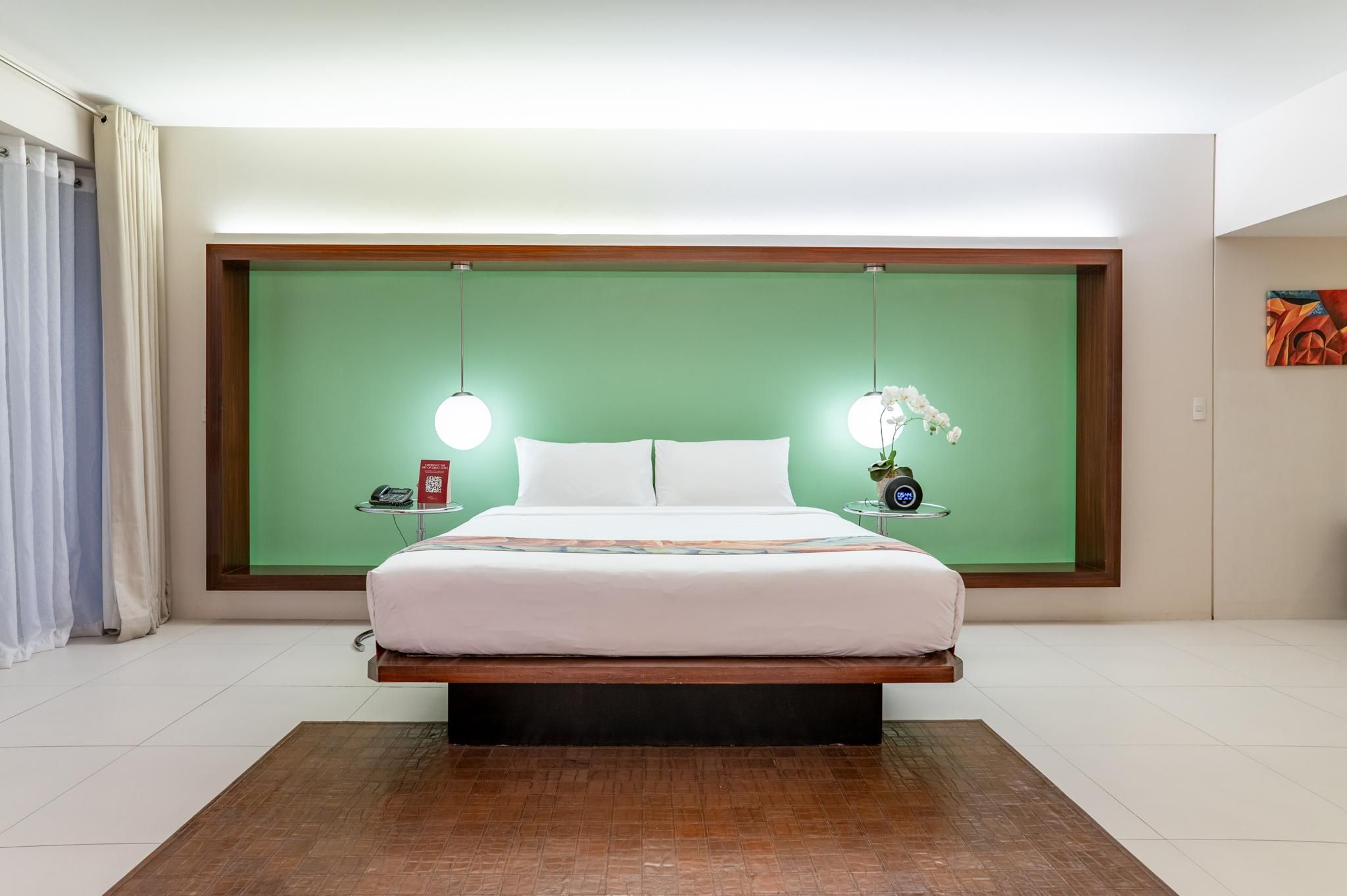 The Picasso Boutique Serviced Residences Managed By HII Barcelona Suite with Bathtub