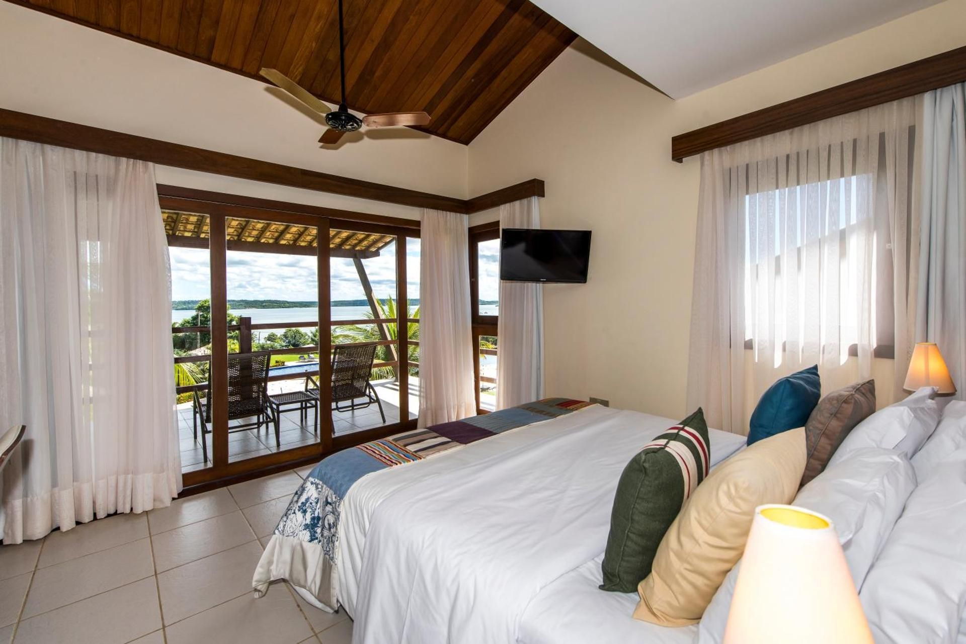 Luxury Family Chalet with Lagoon and Pool View