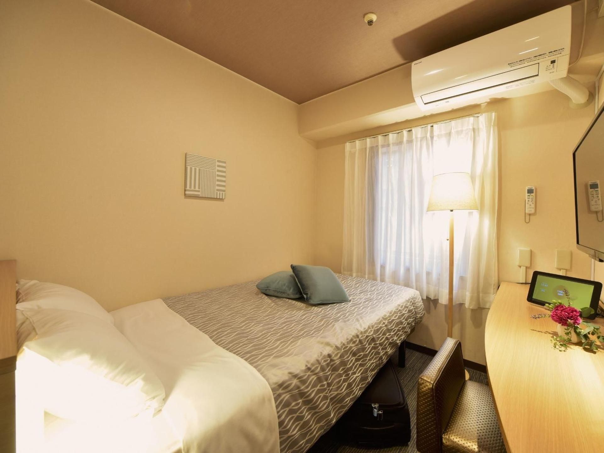 Single Room - Smoking - 2 Nights Minimum - No Daily Cleaning