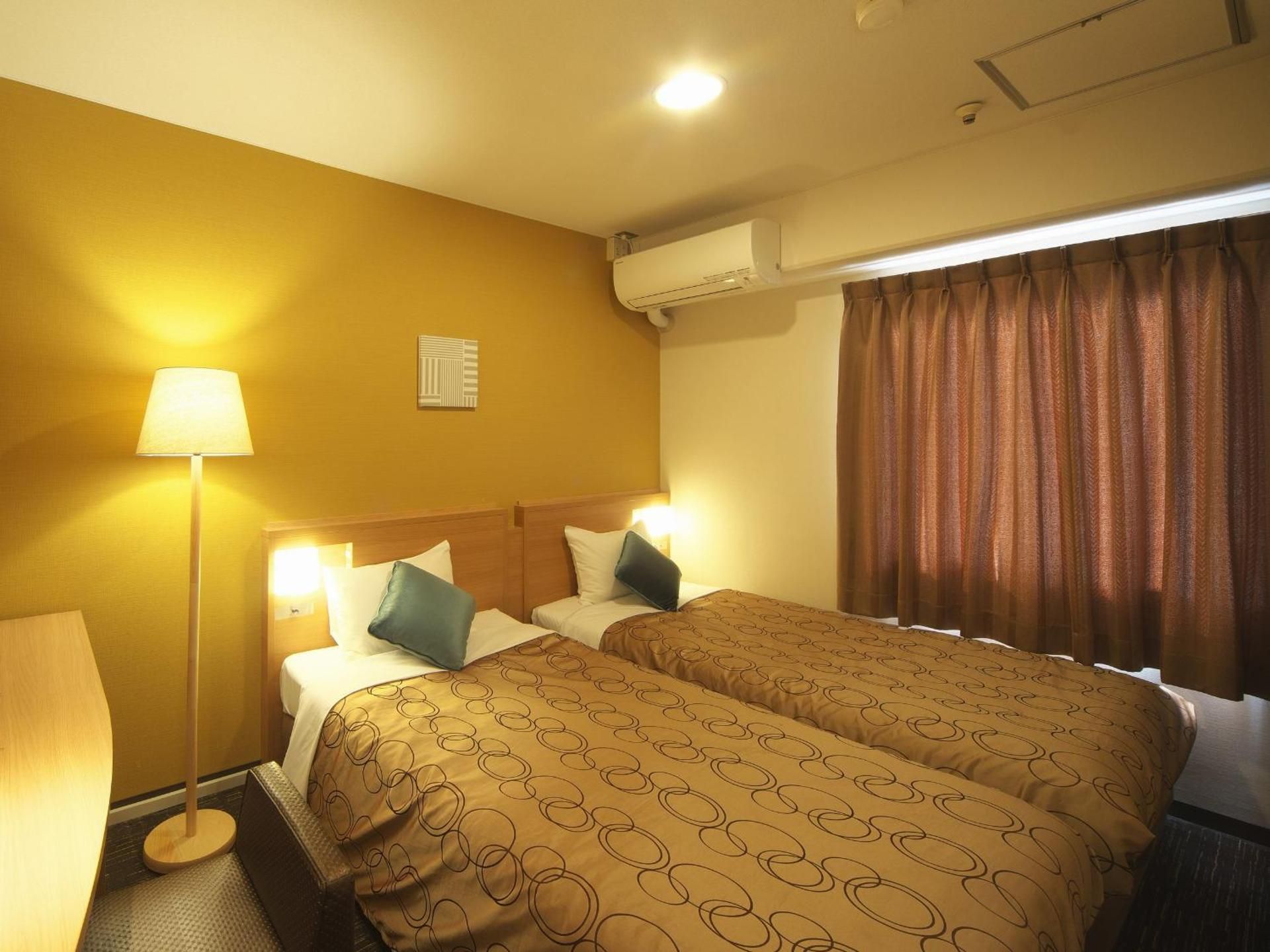 Twin Room - Non-Smoking - 2 Nights Minimum - No Daily Cleaning