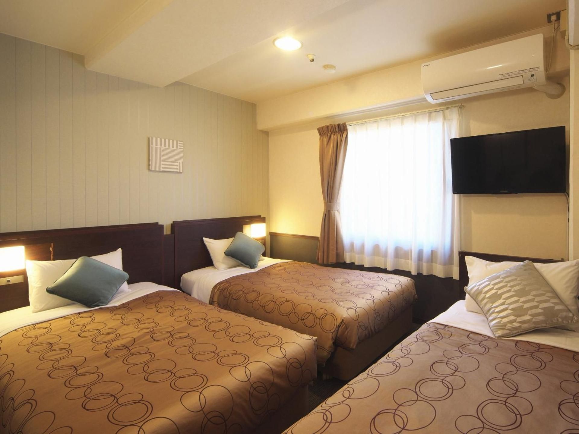 Triple Room - Smoking - Late Check In 17:00 - Check Out 11:00
