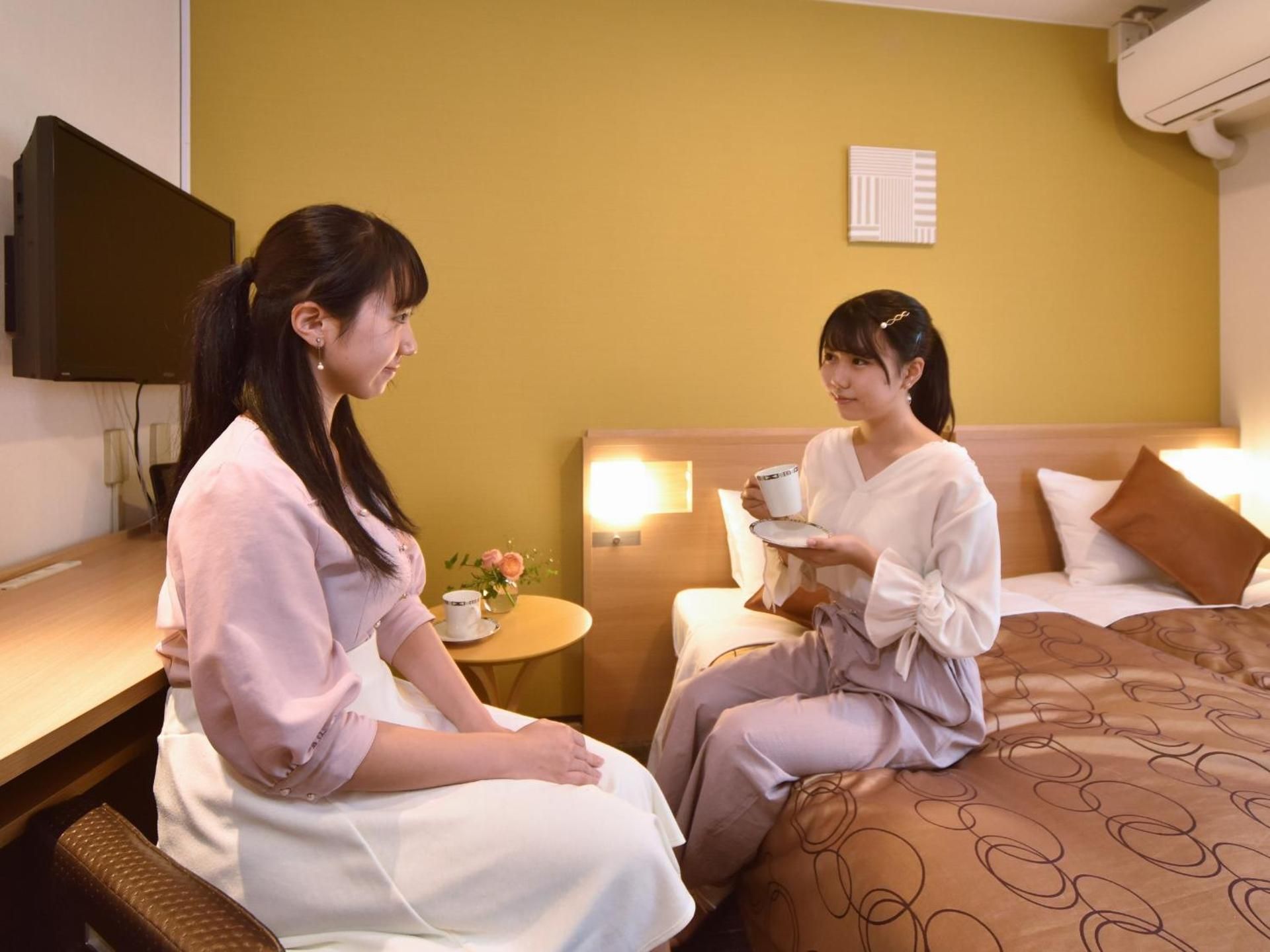 Twin Room - Non-Smoking - 2 Nights Minimum - No Daily Cleaning