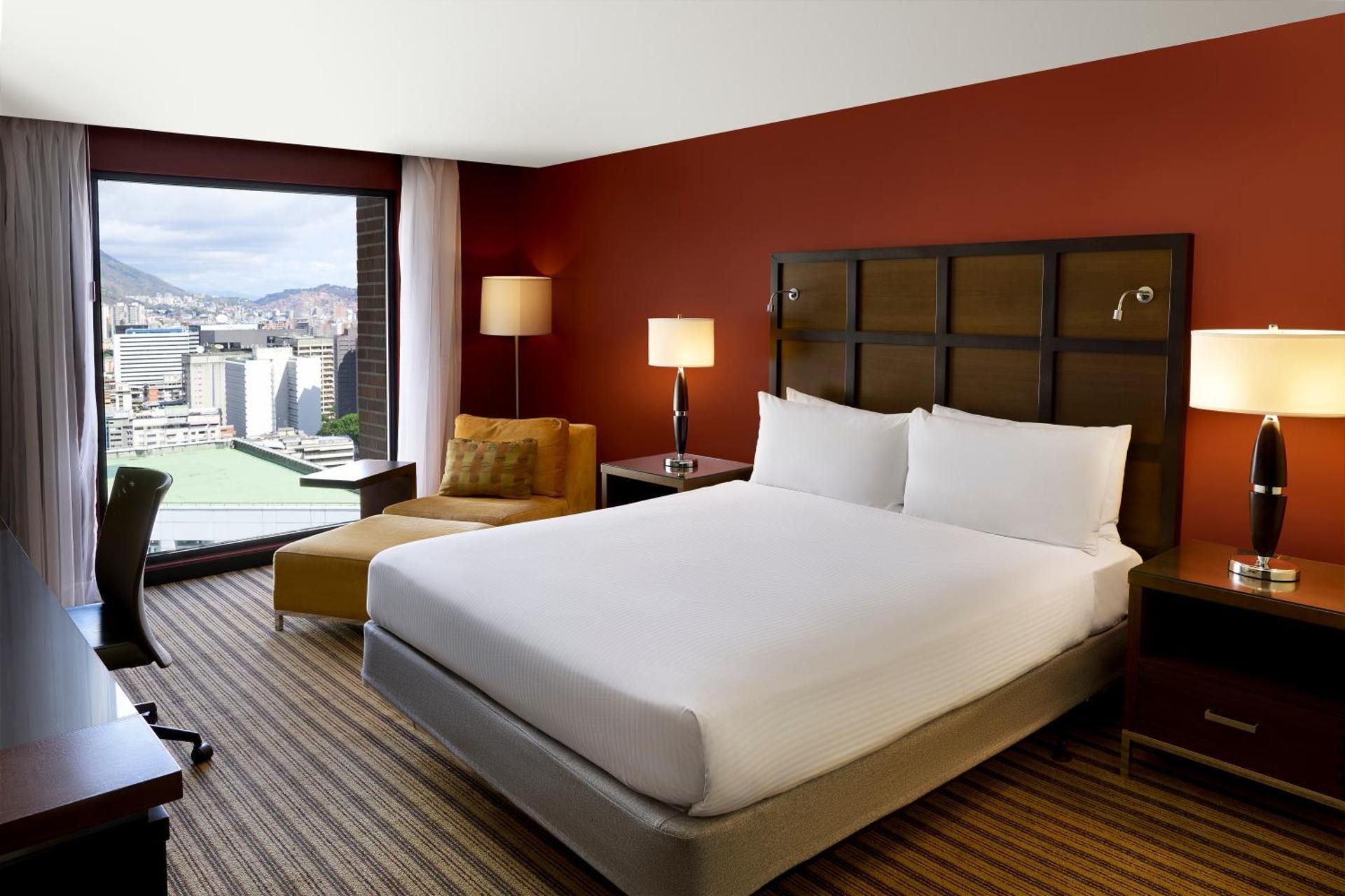 Guest room, 1 King, City view