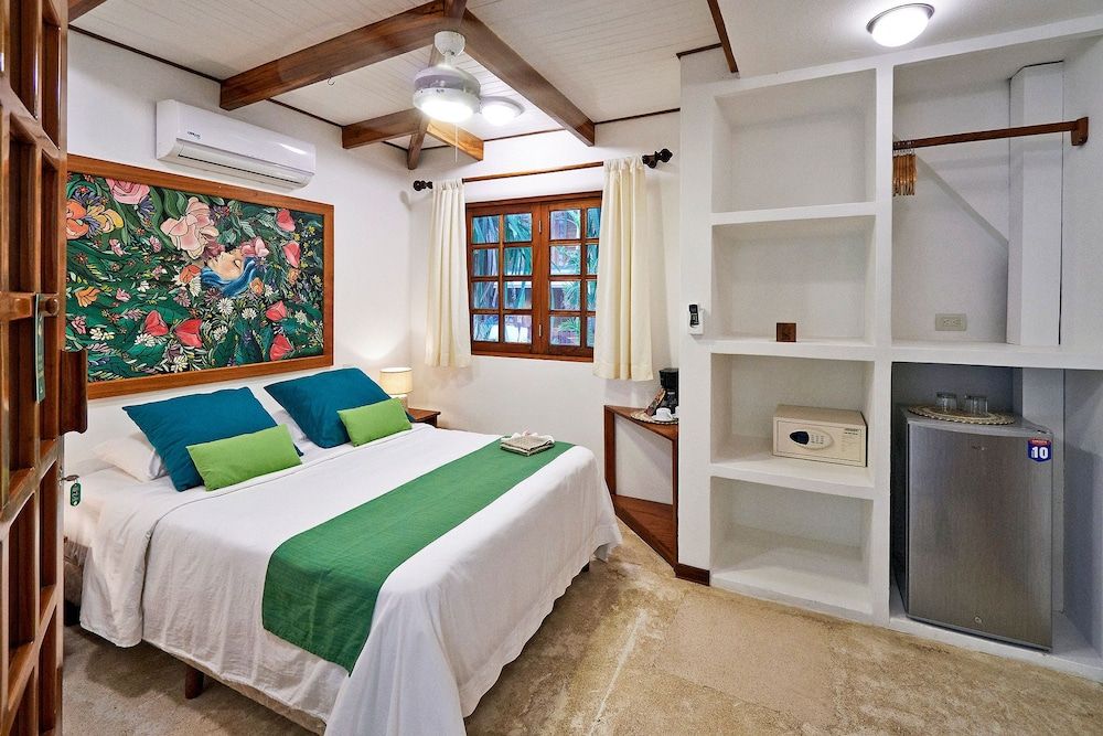 Hotel Tropico Latino