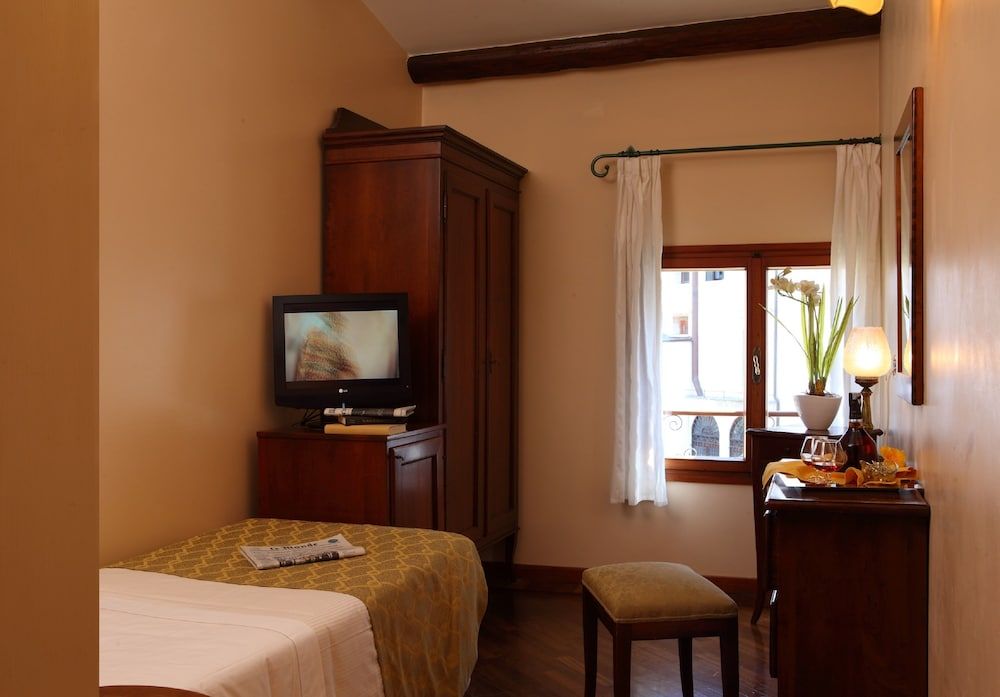 undefined Pensione Accademia - Villa Maravege 3