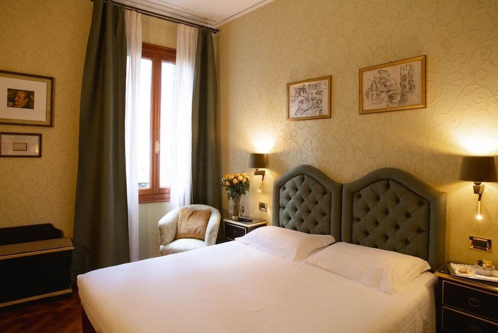 undefined Pensione Accademia - Villa Maravege 2