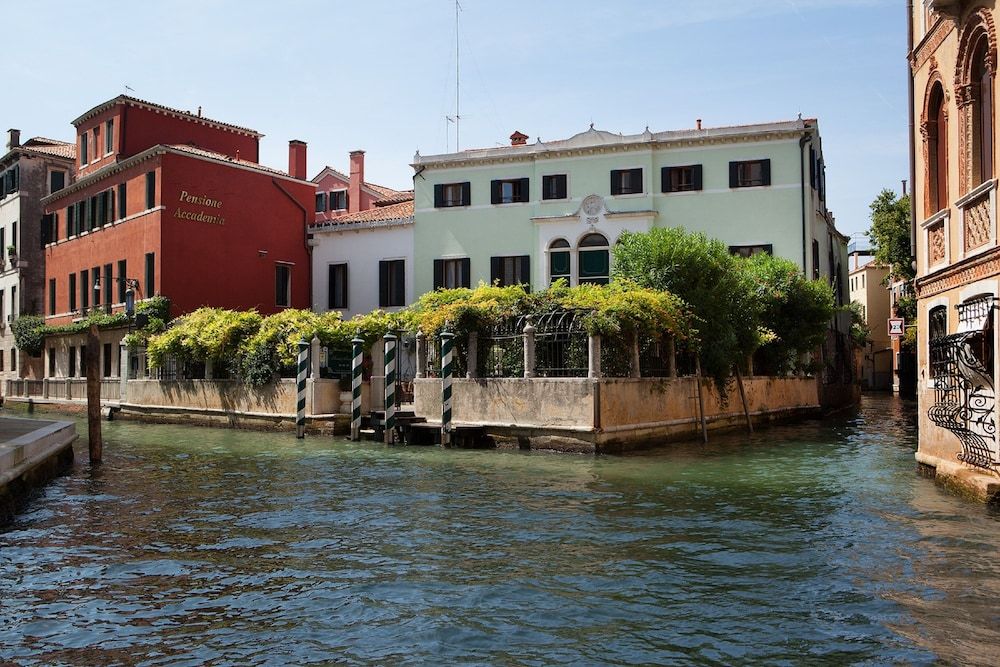 undefined Pensione Accademia - Villa Maravege 6