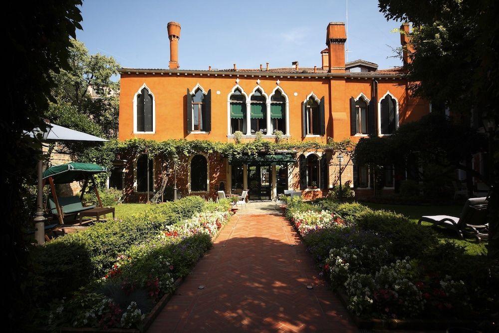 undefined Pensione Accademia - Villa Maravege 10