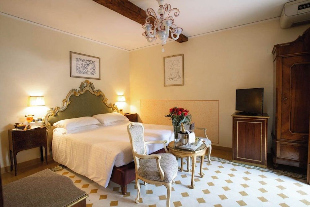 undefined Pensione Accademia - Villa Maravege 4