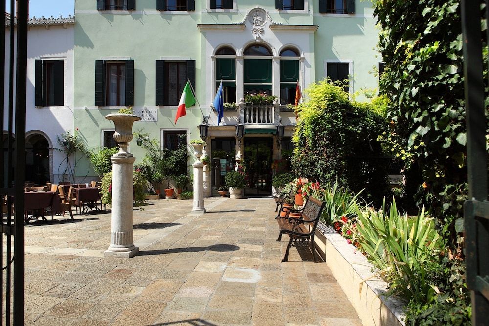 undefined Pensione Accademia - Villa Maravege 9