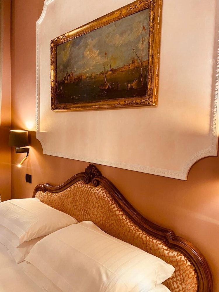 undefined Pensione Accademia - Villa Maravege 5