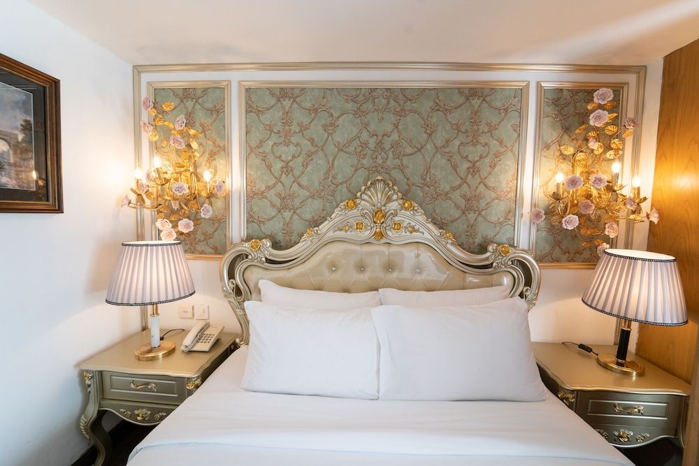 undefined The White Hotel 8A Thai Van Lung 5