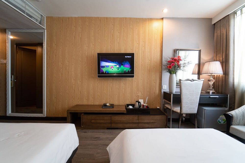 undefined The White Hotel 8A Thai Van Lung 4