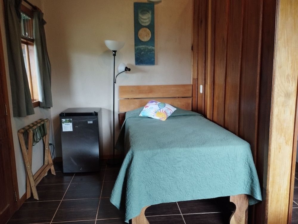 Cala Lodge Standard Room, Multiple Beds, Garden View, Ground Floor 9