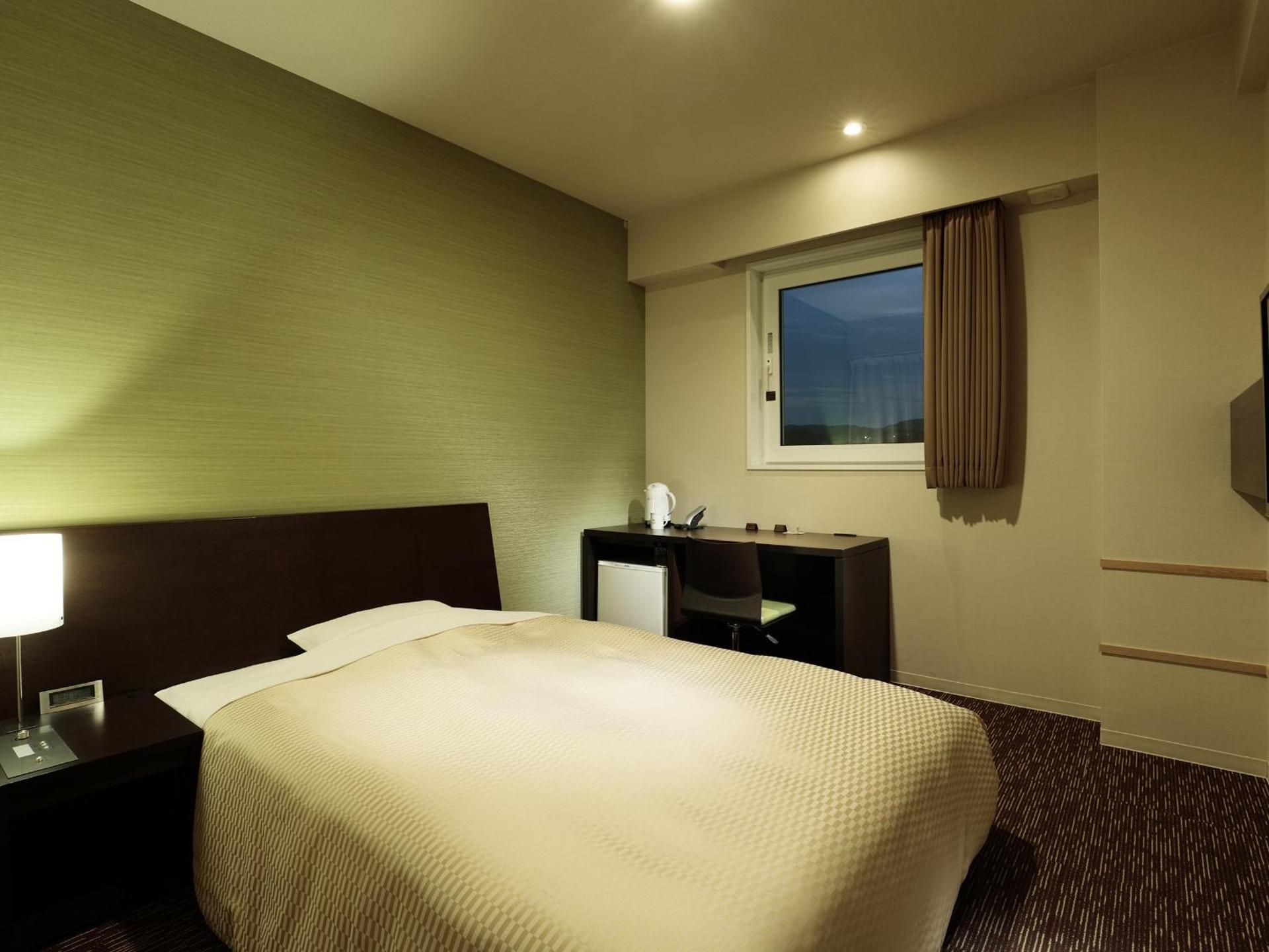 Moderate Double Room with Desk - Non-Smoking