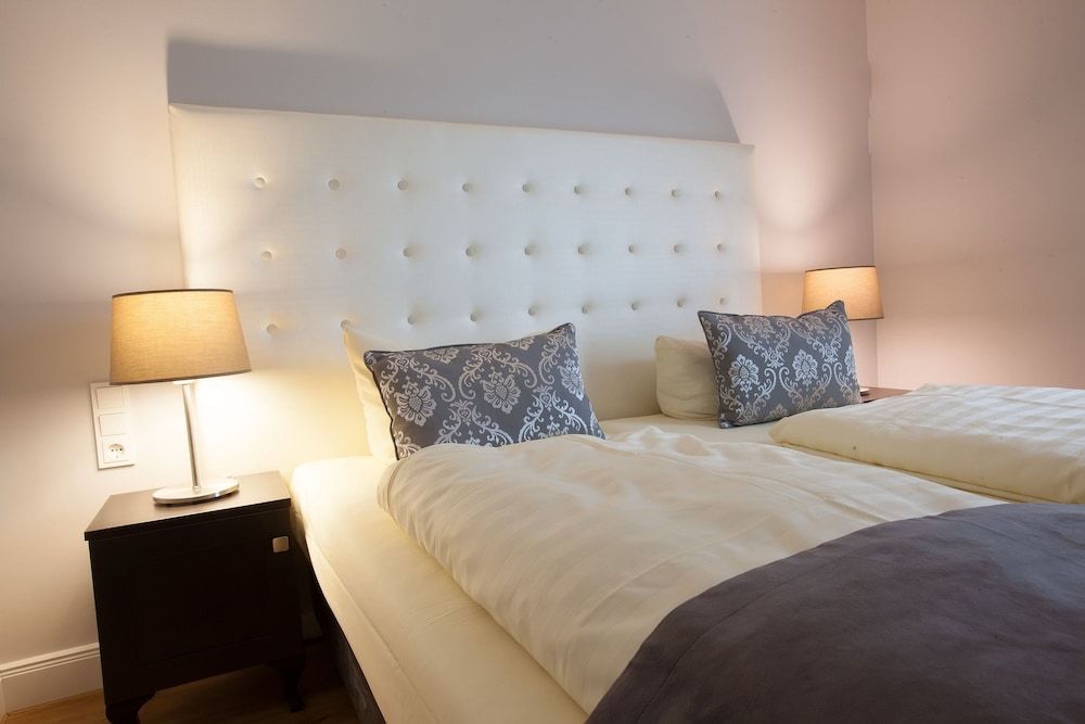 Hotel Rheinischer Hof Double Room 8