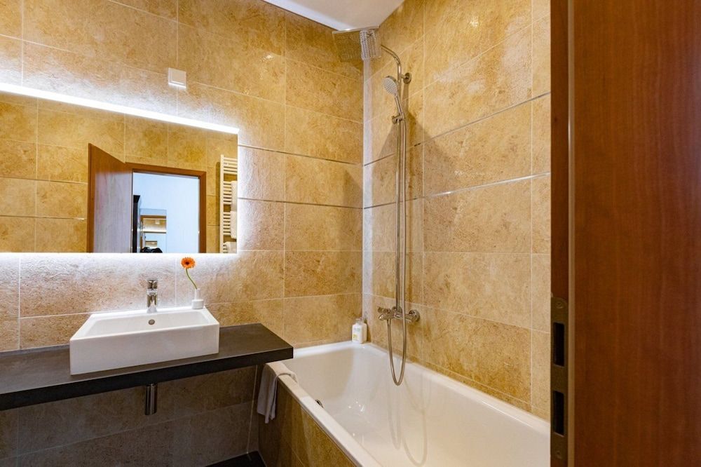 Hotel Rheinischer Hof Superior Double Room 7