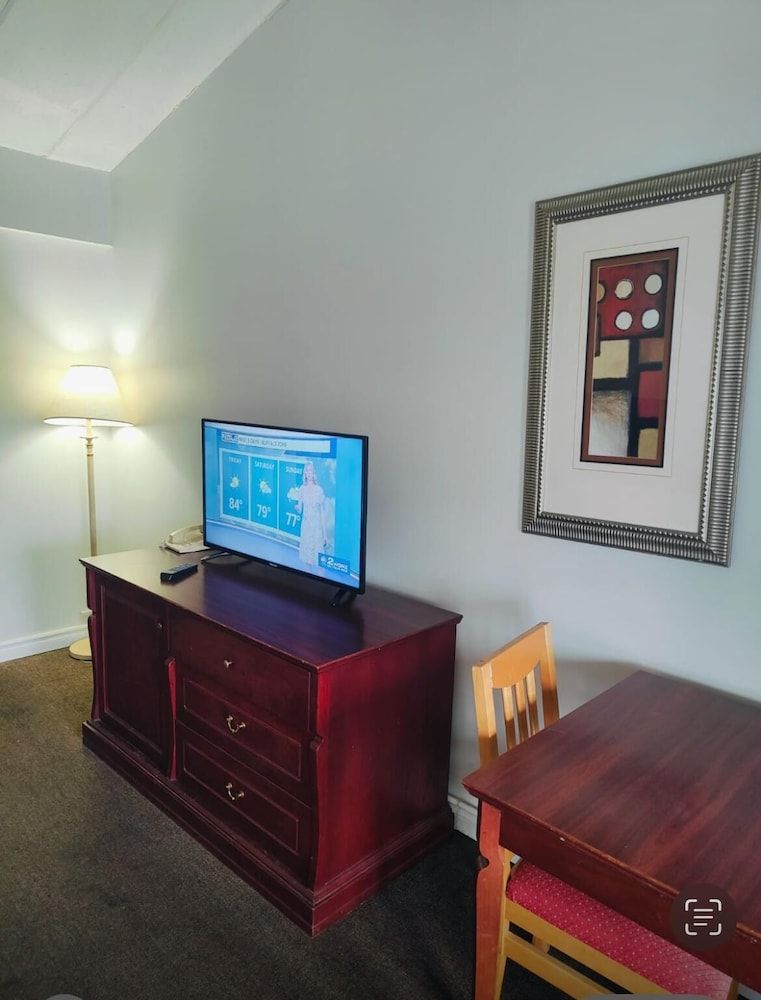 Niagara's Best Inn Double Room, 2 Double Beds, Microwave, Ground Floor 13