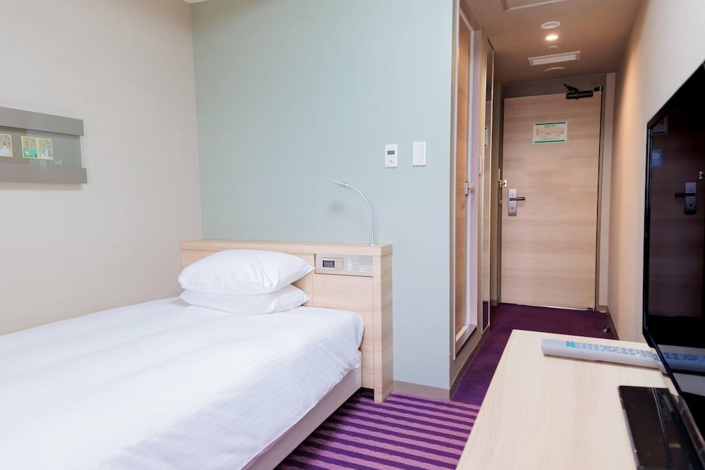 Single Room, Smoking
