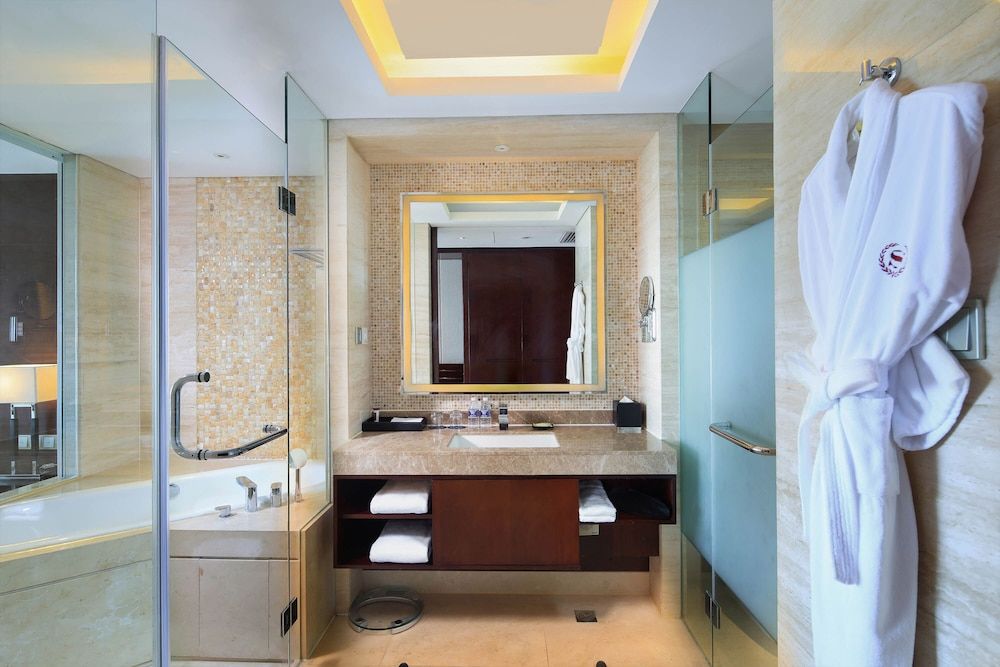 Sheraton Shanghai Hongkou Hotel Premium Room, 1 King Bed, Non Smoking, City View 5